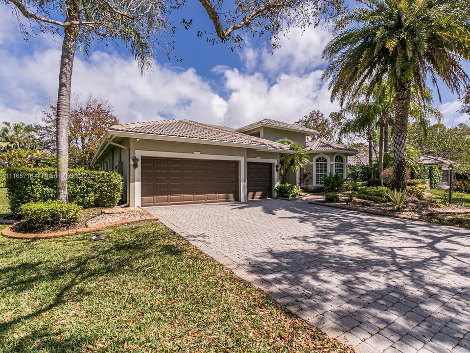 Vendido Recientemente: $995,000 (5 camas, 3 baños, 3024 Pies cuadrados)
