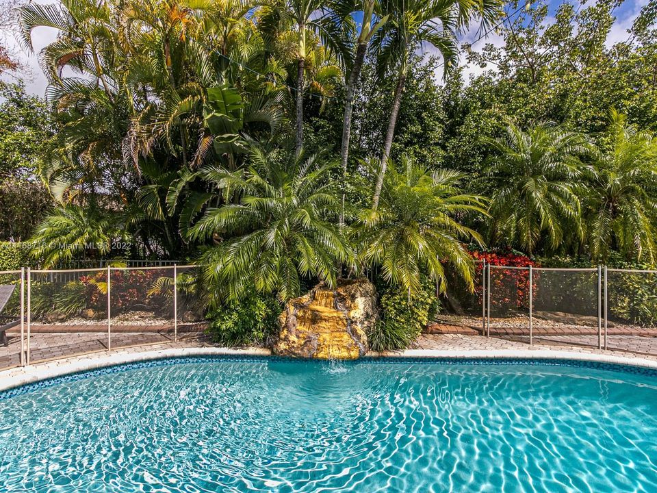 Vendido Recientemente: $995,000 (5 camas, 3 baños, 3024 Pies cuadrados)