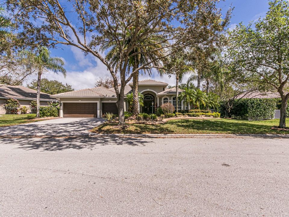 Vendido Recientemente: $995,000 (5 camas, 3 baños, 3024 Pies cuadrados)