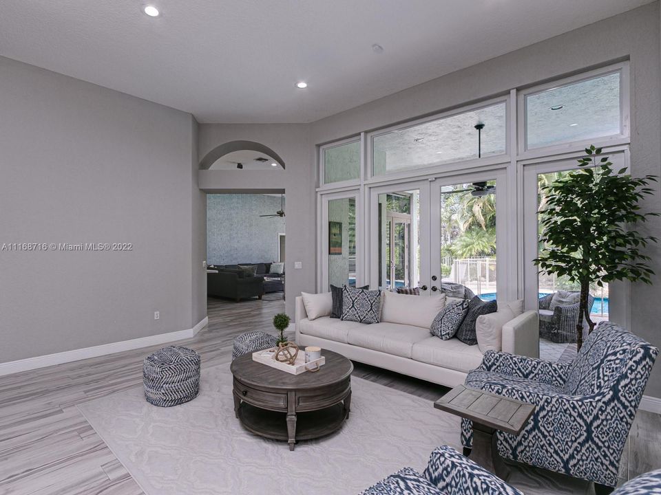 Vendido Recientemente: $995,000 (5 camas, 3 baños, 3024 Pies cuadrados)