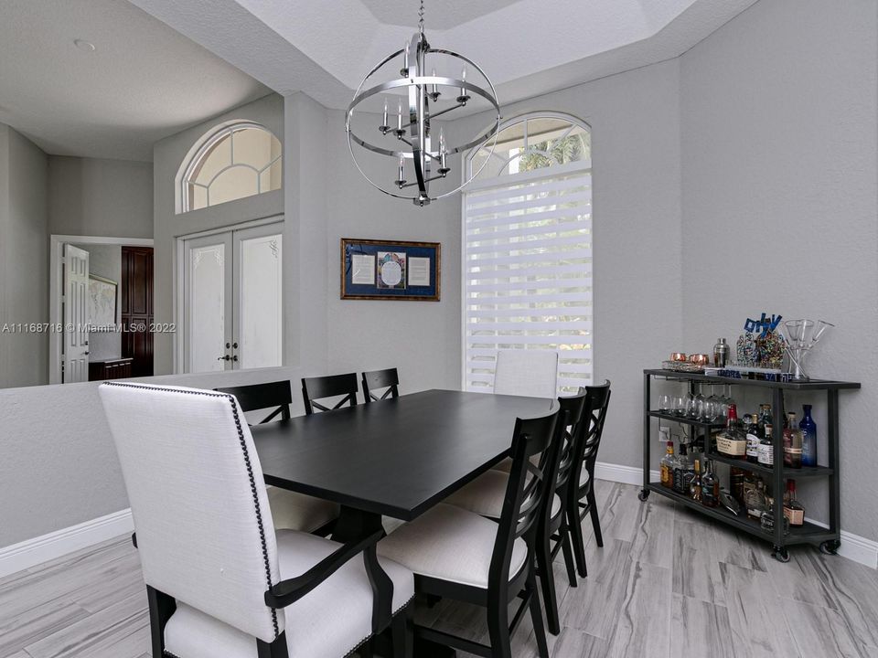 Vendido Recientemente: $995,000 (5 camas, 3 baños, 3024 Pies cuadrados)