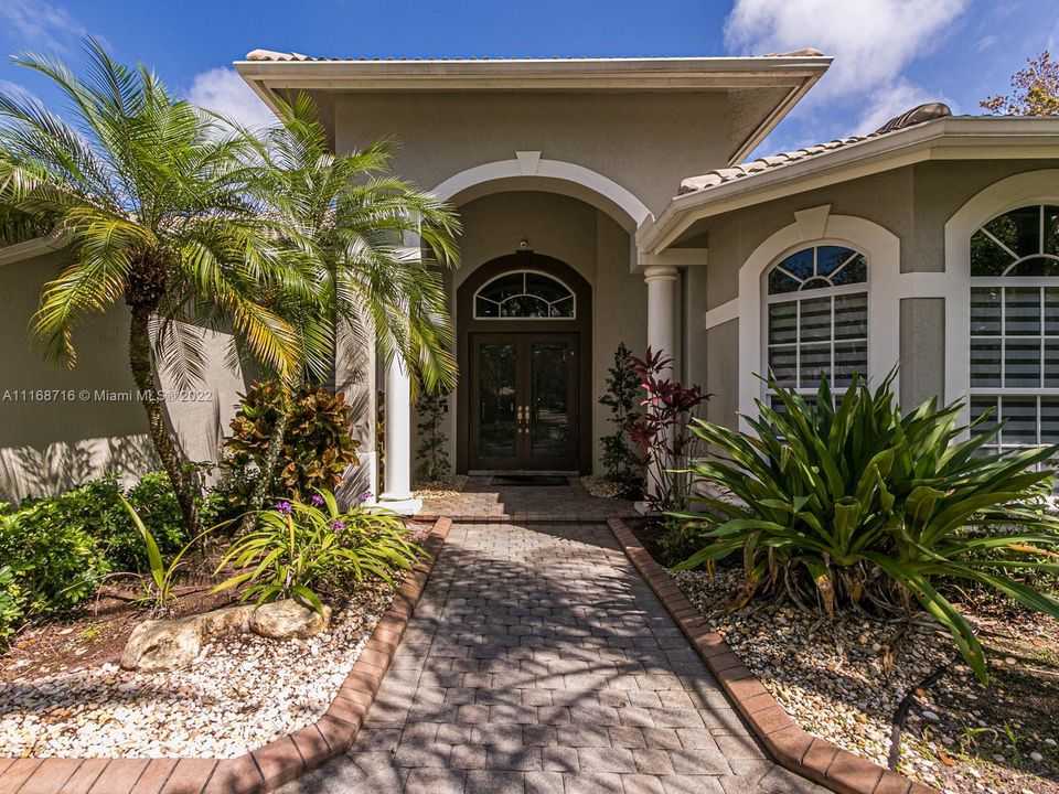 Vendido Recientemente: $995,000 (5 camas, 3 baños, 3024 Pies cuadrados)