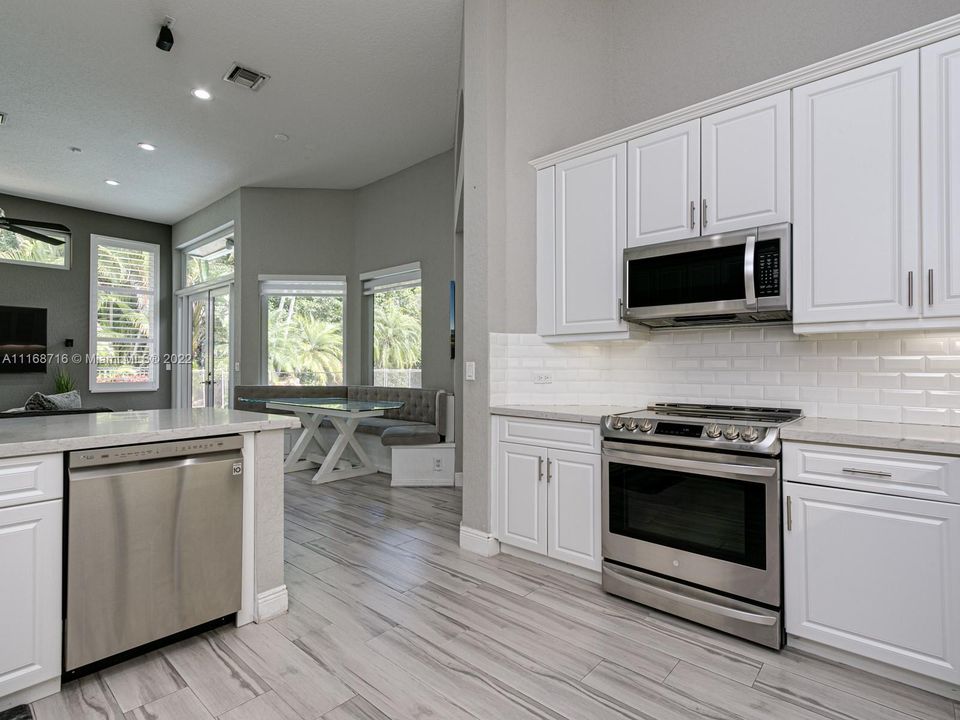 Vendido Recientemente: $995,000 (5 camas, 3 baños, 3024 Pies cuadrados)