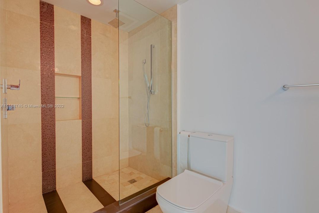 Recientemente alquilado: $4,200 (2 camas, 2 baños, 1226 Pies cuadrados)