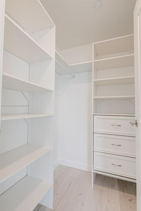 Recientemente alquilado: $4,200 (2 camas, 2 baños, 1226 Pies cuadrados)