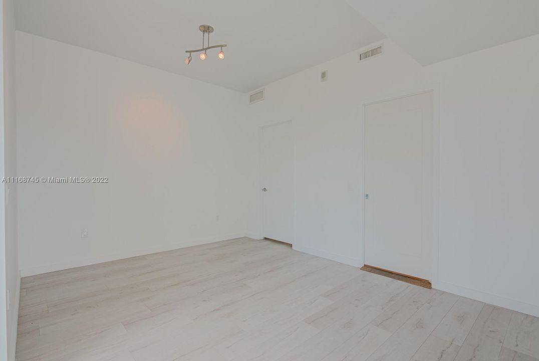 Recientemente alquilado: $4,200 (2 camas, 2 baños, 1226 Pies cuadrados)