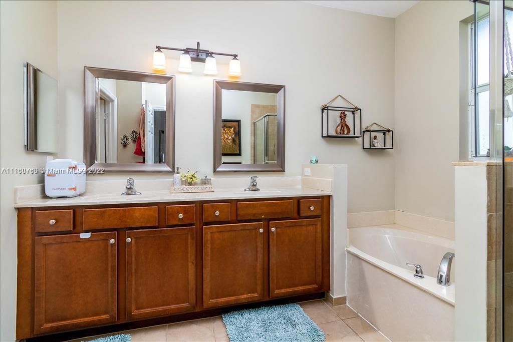 Недавно продано: $425,000 (3 спален, 2 ванн, 1768 Квадратных фут)