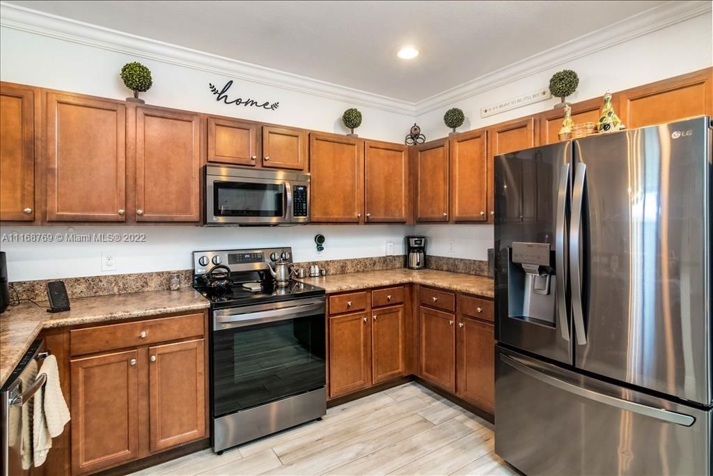 Недавно продано: $425,000 (3 спален, 2 ванн, 1768 Квадратных фут)