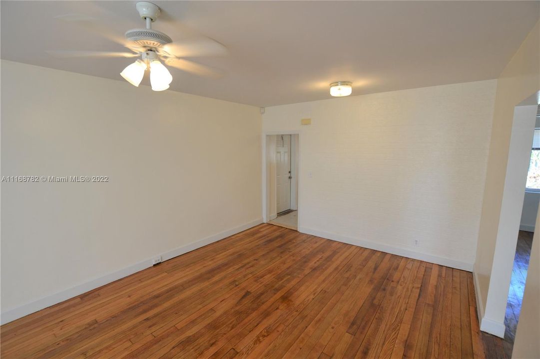 Recently Rented: $1,600 (2 beds, 1 baths, 1100 Square Feet)