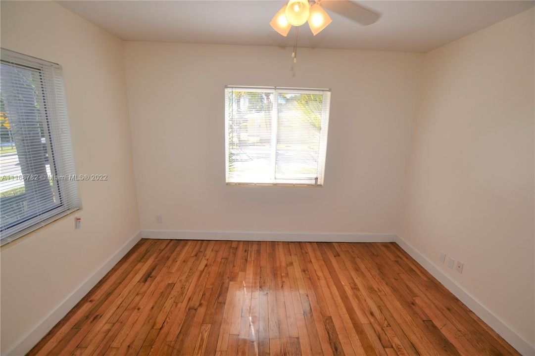 Recently Rented: $1,600 (2 beds, 1 baths, 1100 Square Feet)