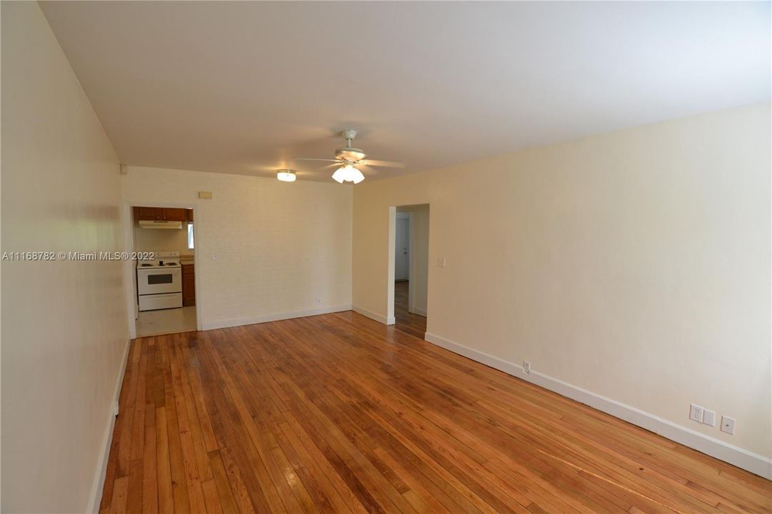 Recently Rented: $1,600 (2 beds, 1 baths, 1100 Square Feet)