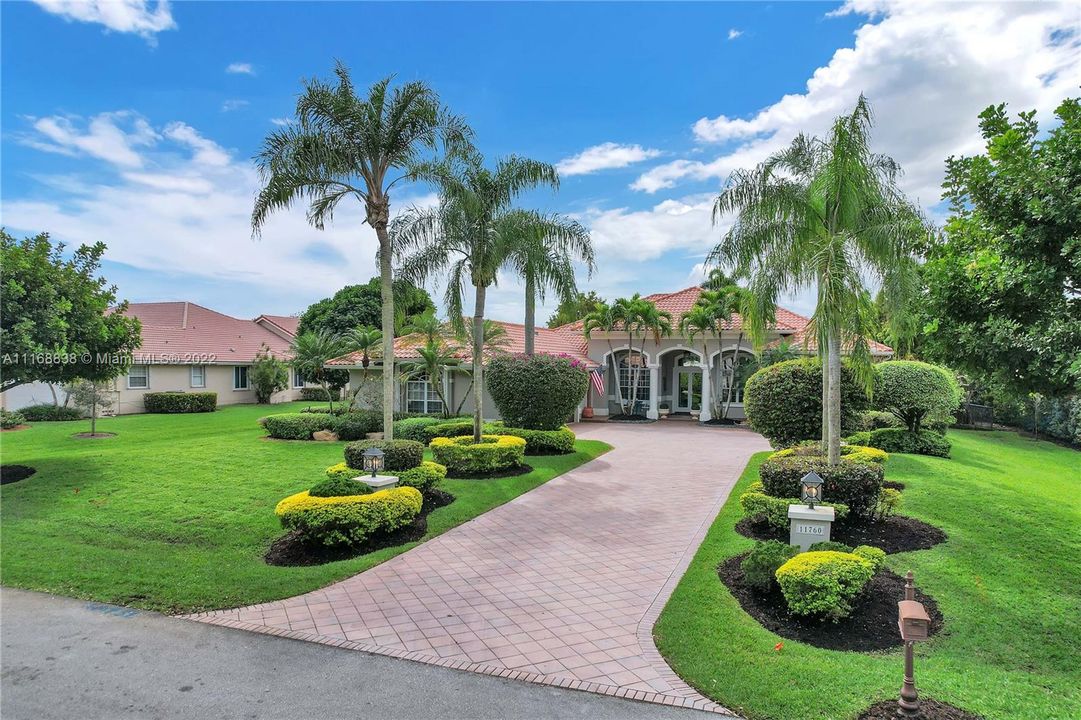 Recently Sold: $1,550,000 (5 beds, 4 baths, 4732 Square Feet)
