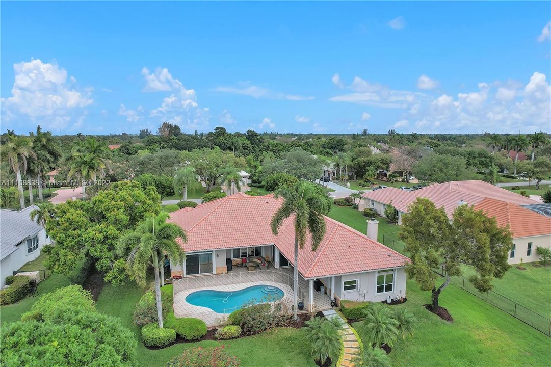 Recently Sold: $1,550,000 (5 beds, 4 baths, 4732 Square Feet)