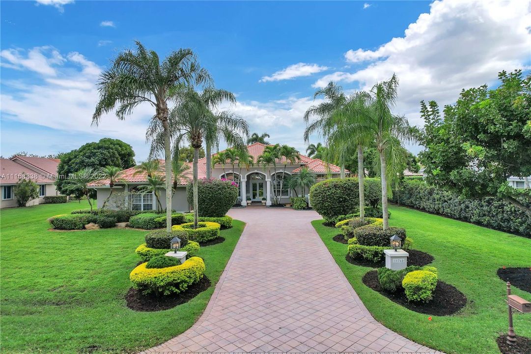 Recently Sold: $1,550,000 (5 beds, 4 baths, 4732 Square Feet)