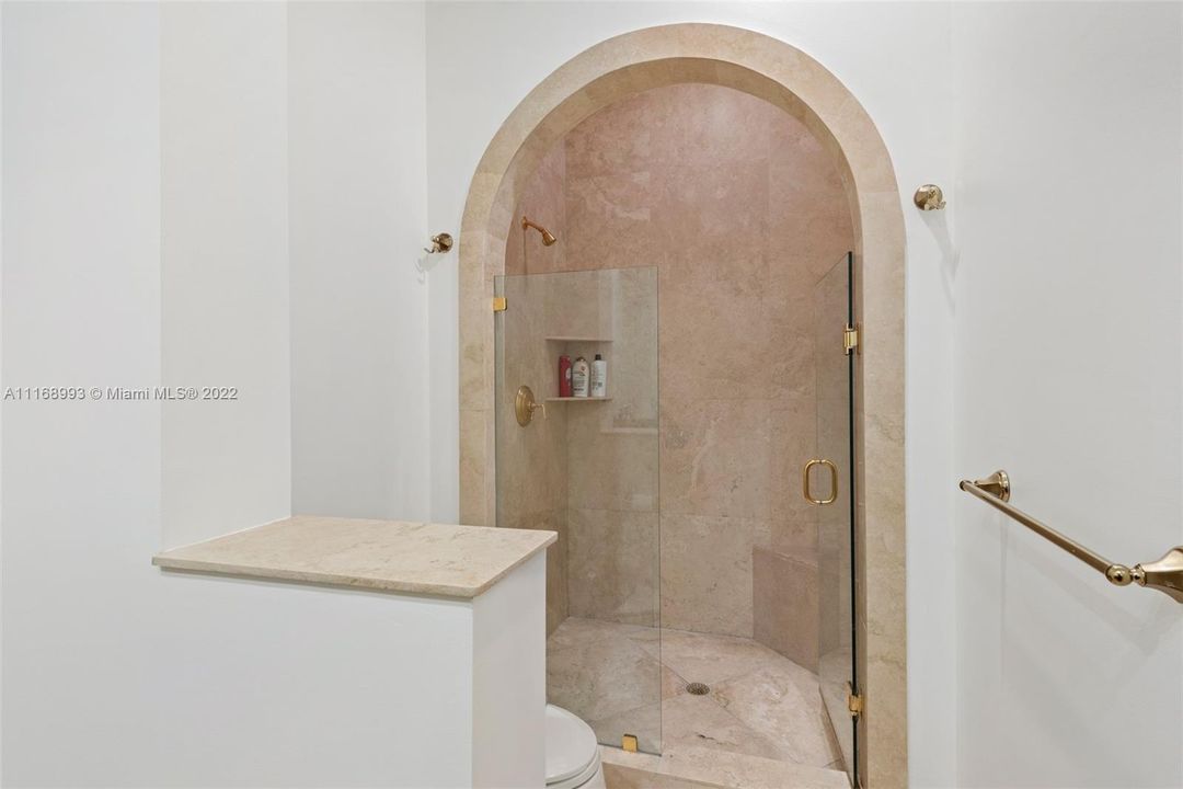最近售出: $8,900,000 (7 贝兹, 10 浴室, 9862 平方英尺)