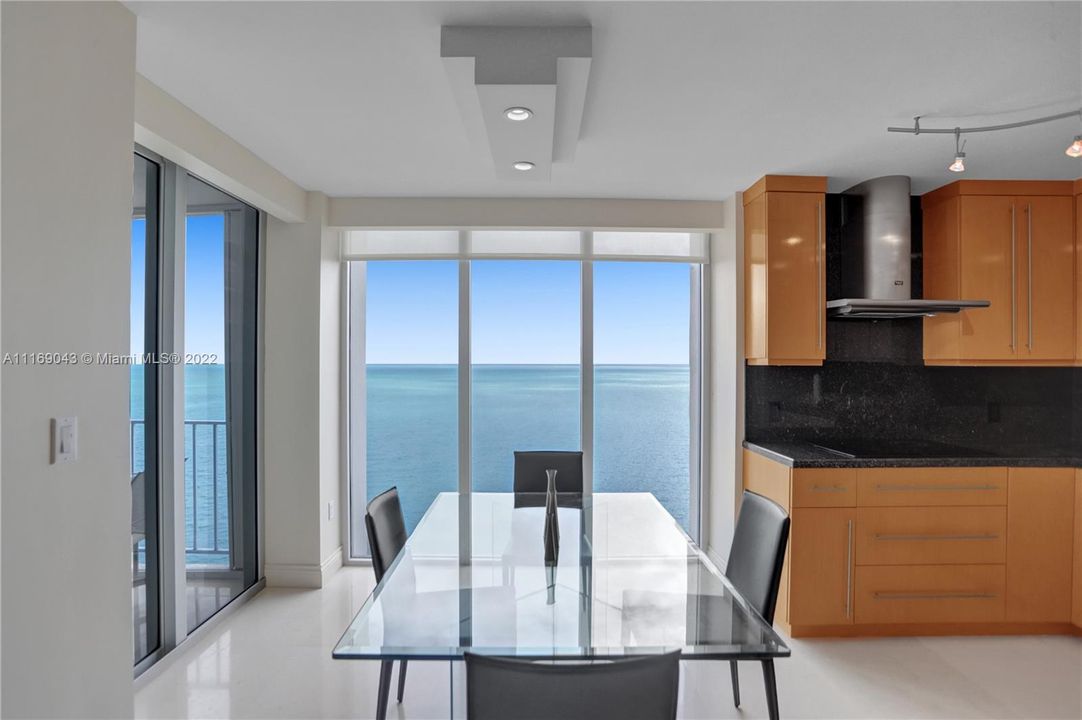 DINING WITH OCEAN VIEWS