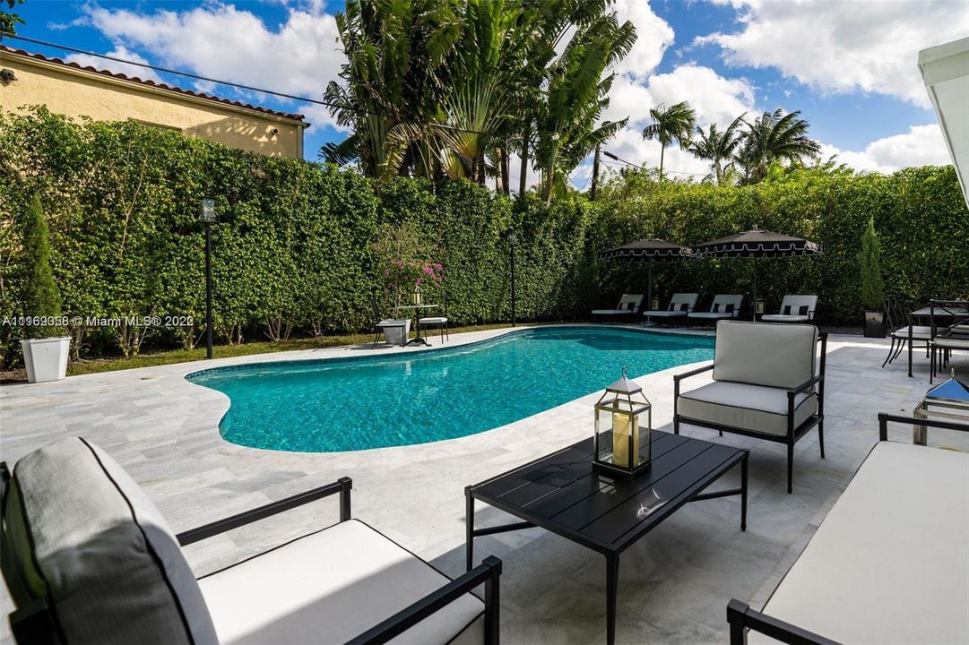 Recently Sold: $4,100,000 (5 beds, 4 baths, 3383 Square Feet)