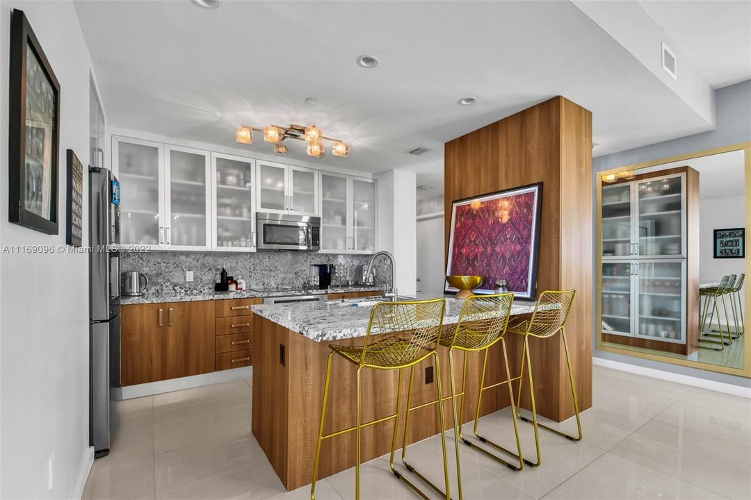 Recently Sold: $1,750,000 (3 beds, 3 baths, 1910 Square Feet)
