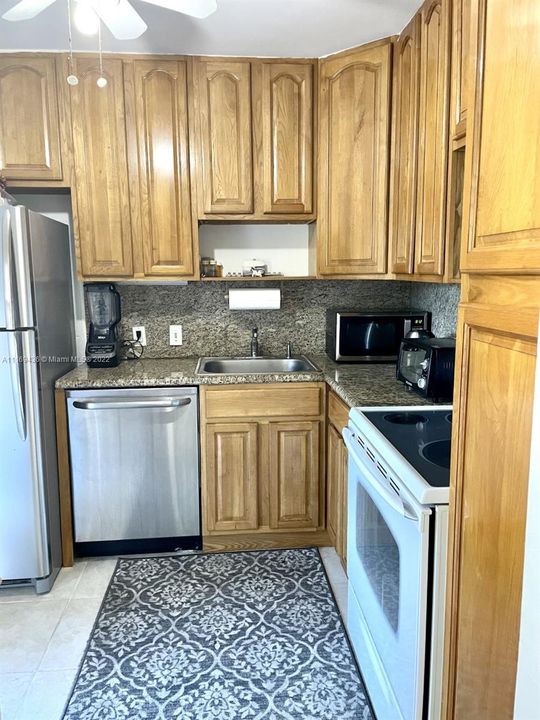 Recently Sold: $189,900 (1 beds, 1 baths, 741 Square Feet)
