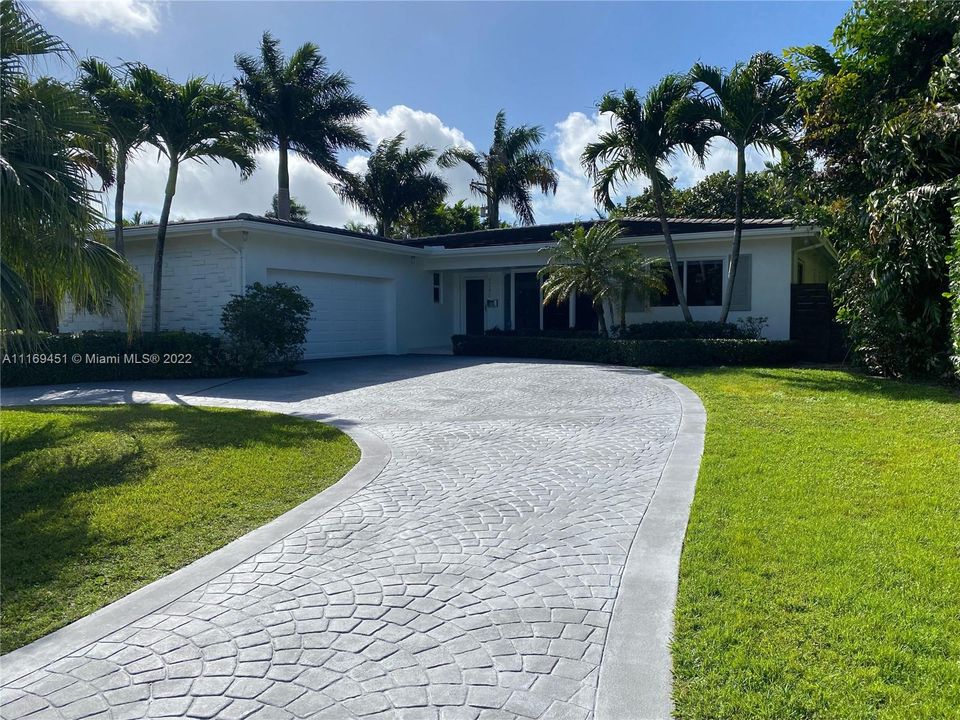 Recently Sold: $1,699,000 (3 beds, 2 baths, 2096 Square Feet)