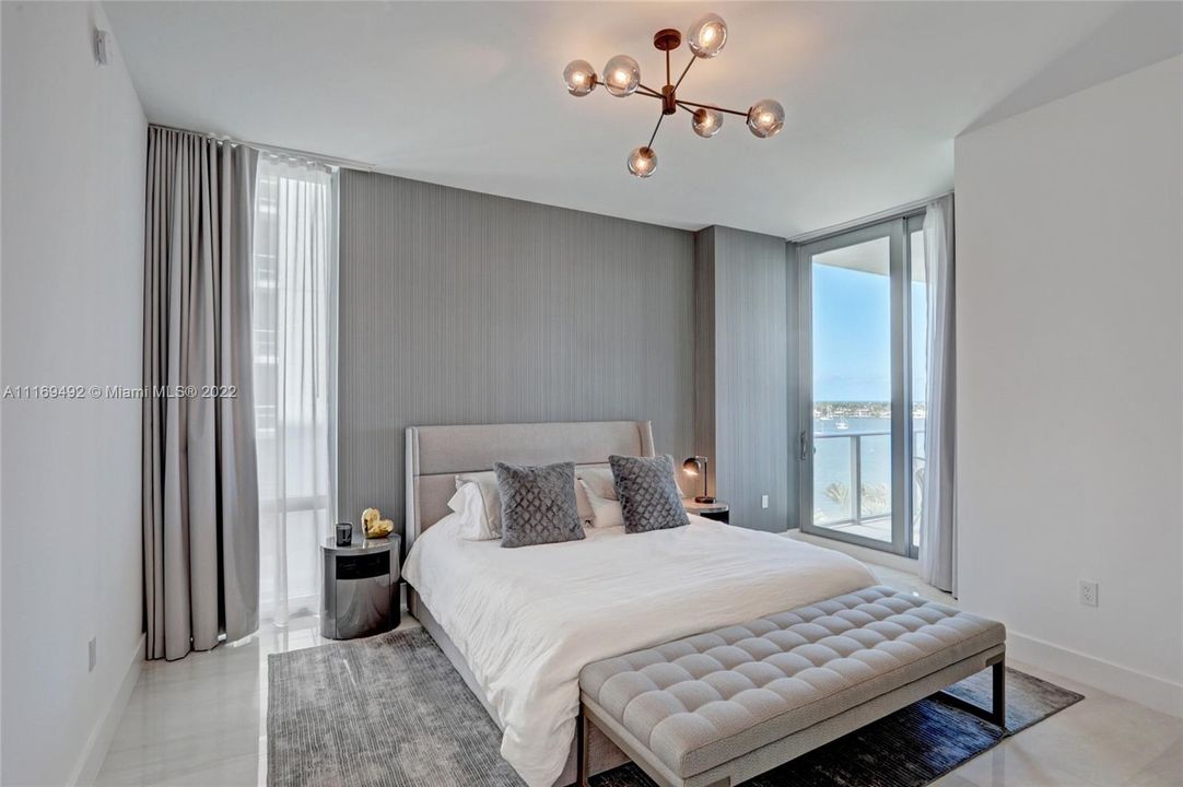 Recently Sold: $2,798,000 (3 beds, 3 baths, 2317 Square Feet)