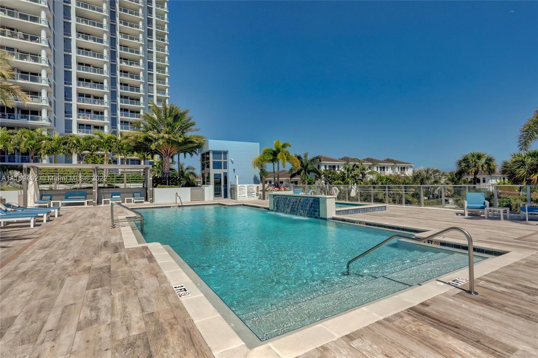 Recently Sold: $2,798,000 (3 beds, 3 baths, 2317 Square Feet)