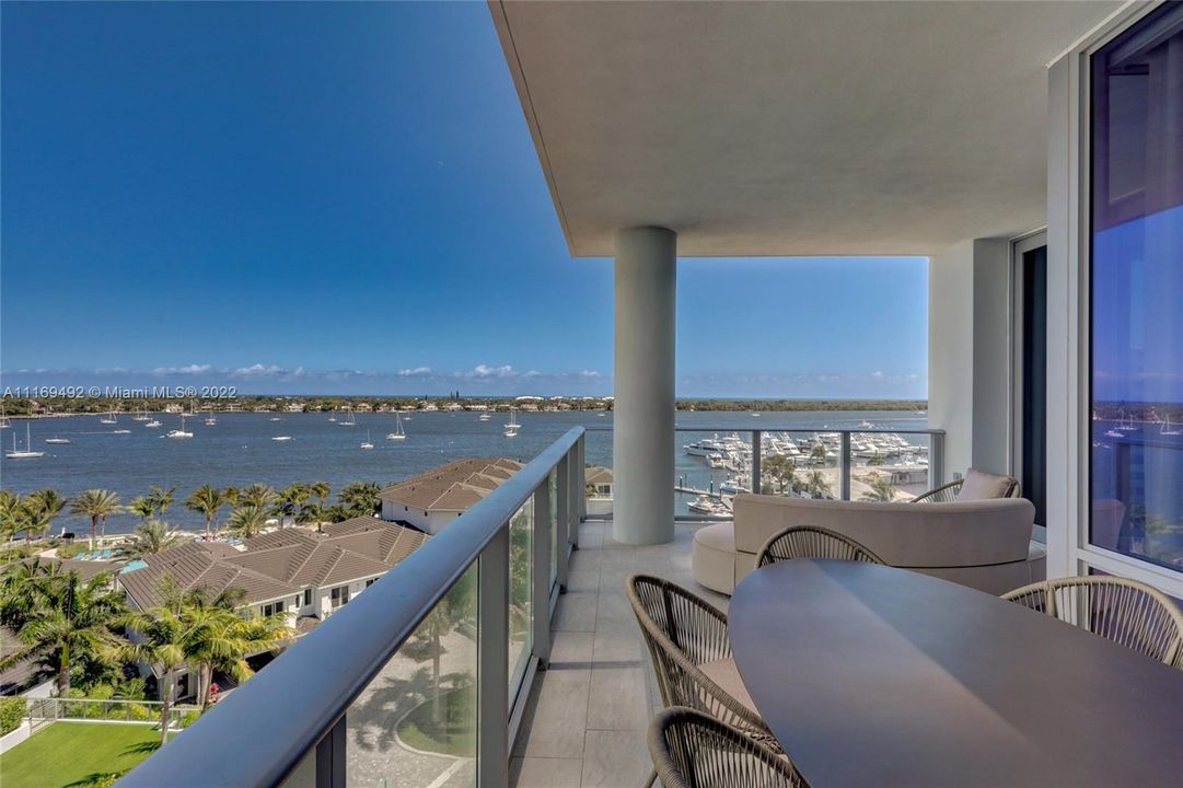 Recently Sold: $2,798,000 (3 beds, 3 baths, 2317 Square Feet)