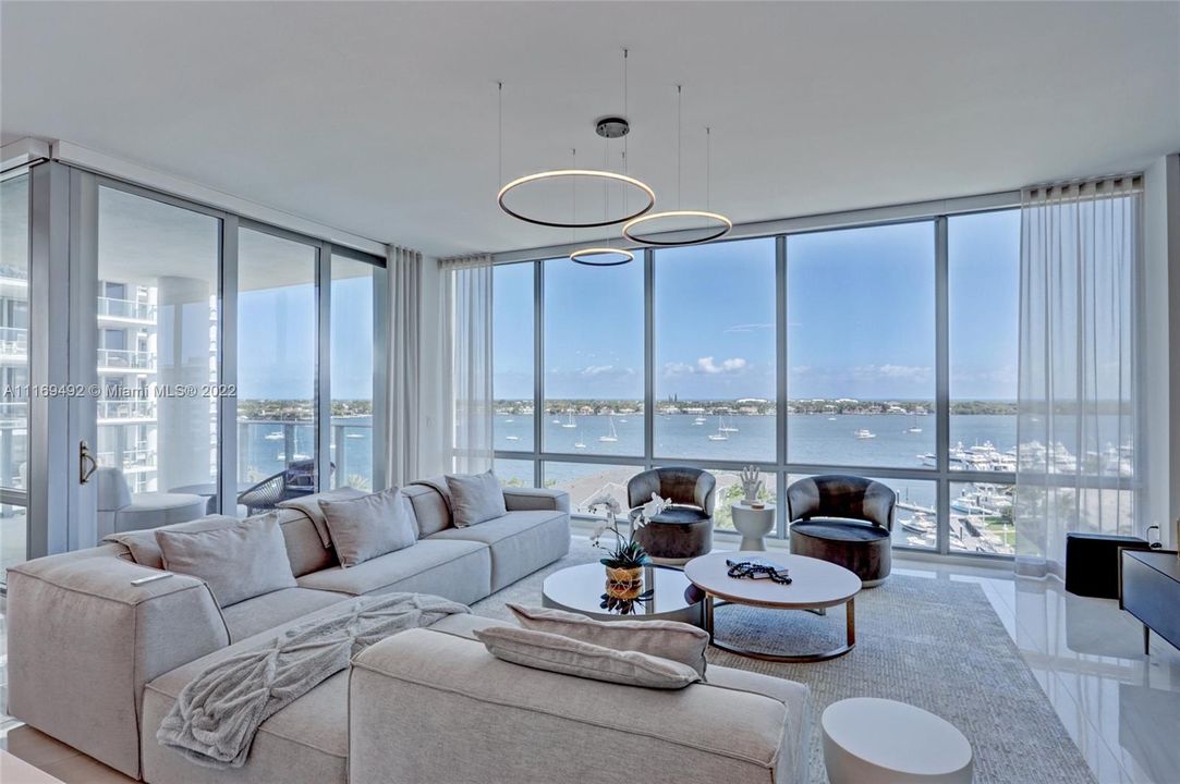 Recently Sold: $2,798,000 (3 beds, 3 baths, 2317 Square Feet)