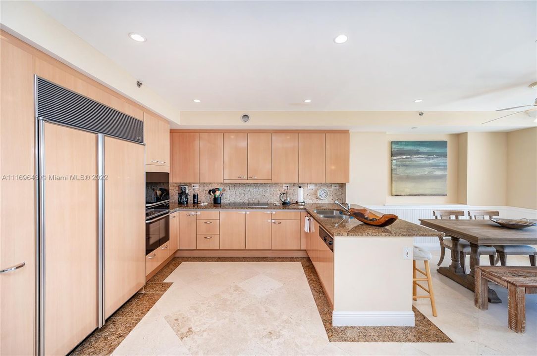 Recently Sold: $3,350,000 (3 beds, 3 baths, 2510 Square Feet)