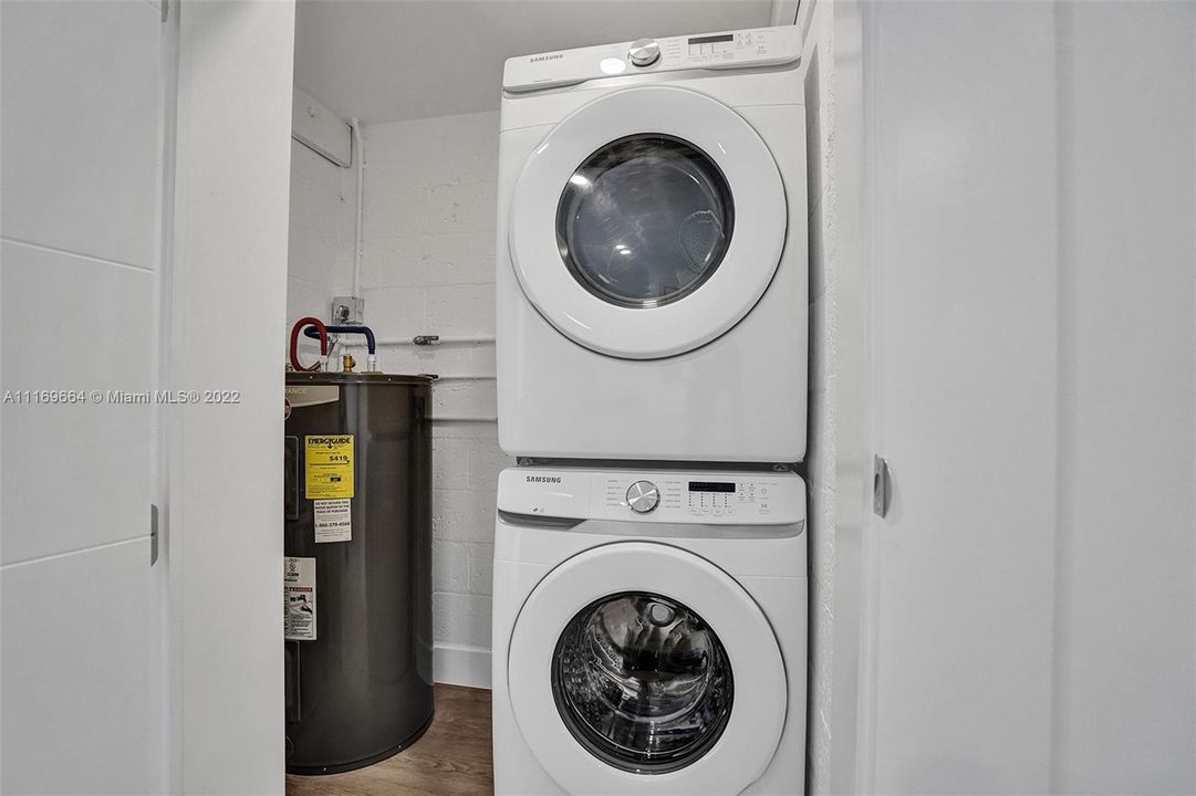 Brand new Samsung Washer/dryer on 1st floor