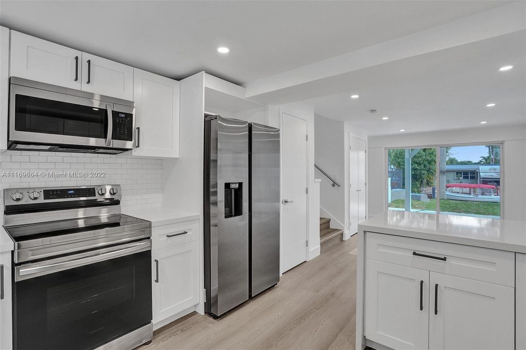 Recently Sold: $1,200,000 (3 beds, 2 baths, 1912 Square Feet)