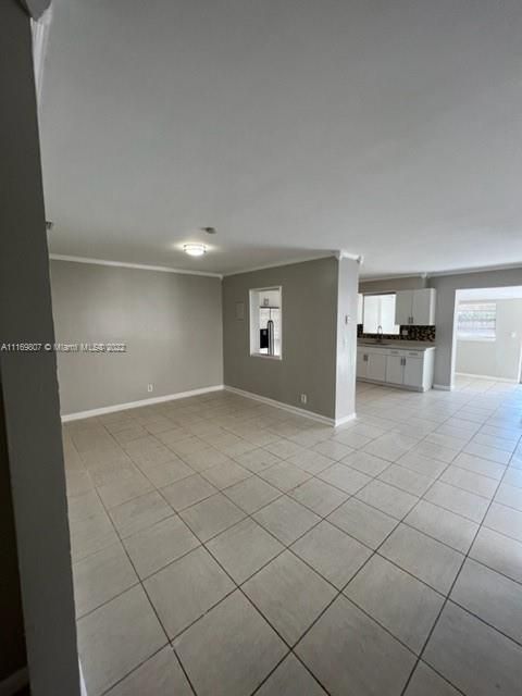 Недавно продано: $320,000 (3 спален, 2 ванн, 1580 Квадратных фут)