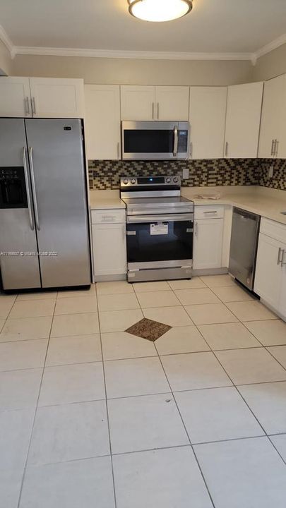 Недавно продано: $320,000 (3 спален, 2 ванн, 1580 Квадратных фут)