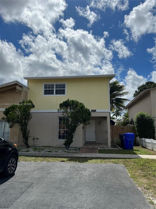 Недавно продано: $320,000 (3 спален, 2 ванн, 1580 Квадратных фут)