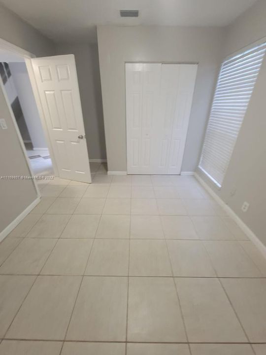 Недавно продано: $320,000 (3 спален, 2 ванн, 1580 Квадратных фут)