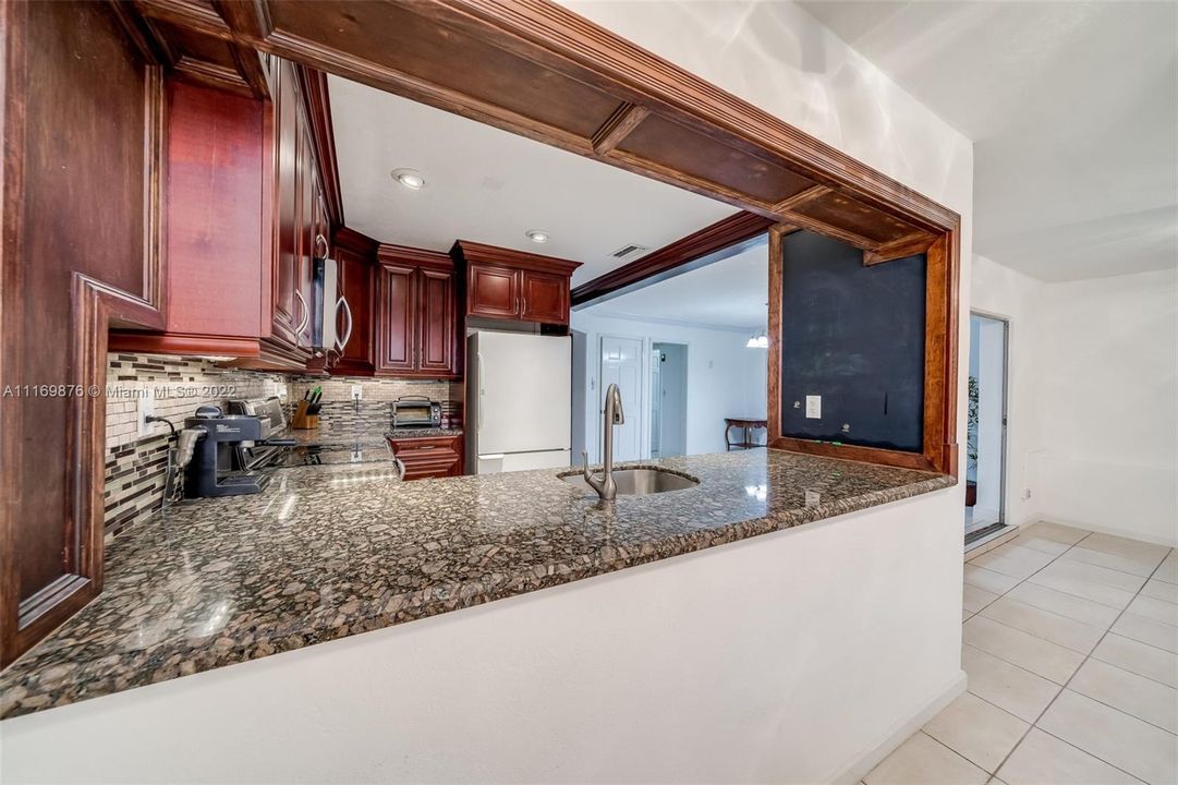 Недавно продано: $370,000 (2 спален, 2 ванн, 1443 Квадратных фут)