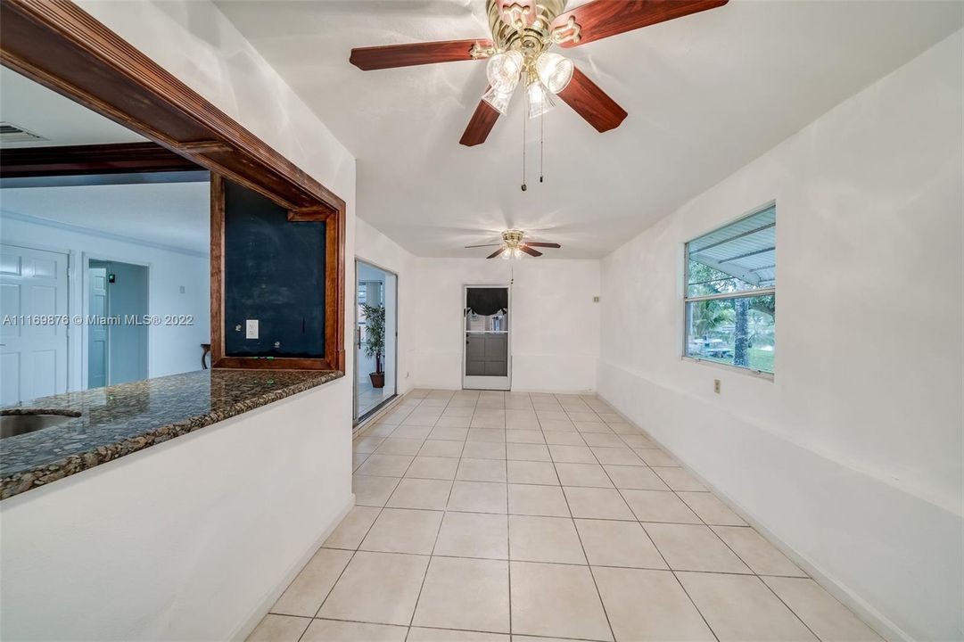 Недавно продано: $370,000 (2 спален, 2 ванн, 1443 Квадратных фут)