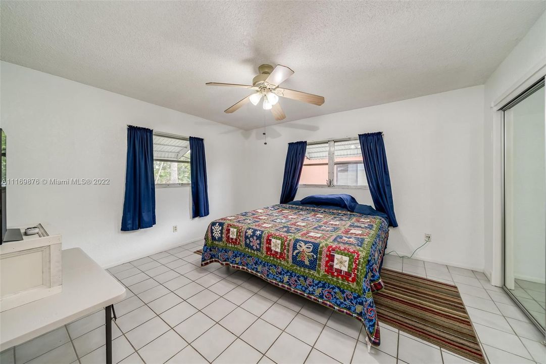 Недавно продано: $370,000 (2 спален, 2 ванн, 1443 Квадратных фут)