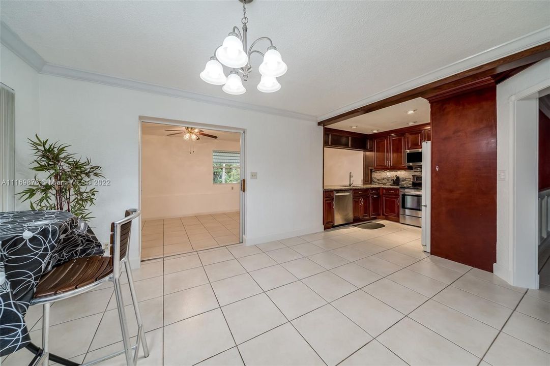 Недавно продано: $370,000 (2 спален, 2 ванн, 1443 Квадратных фут)