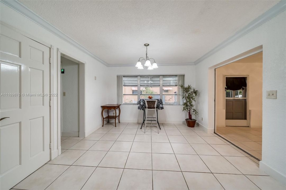 Недавно продано: $370,000 (2 спален, 2 ванн, 1443 Квадратных фут)