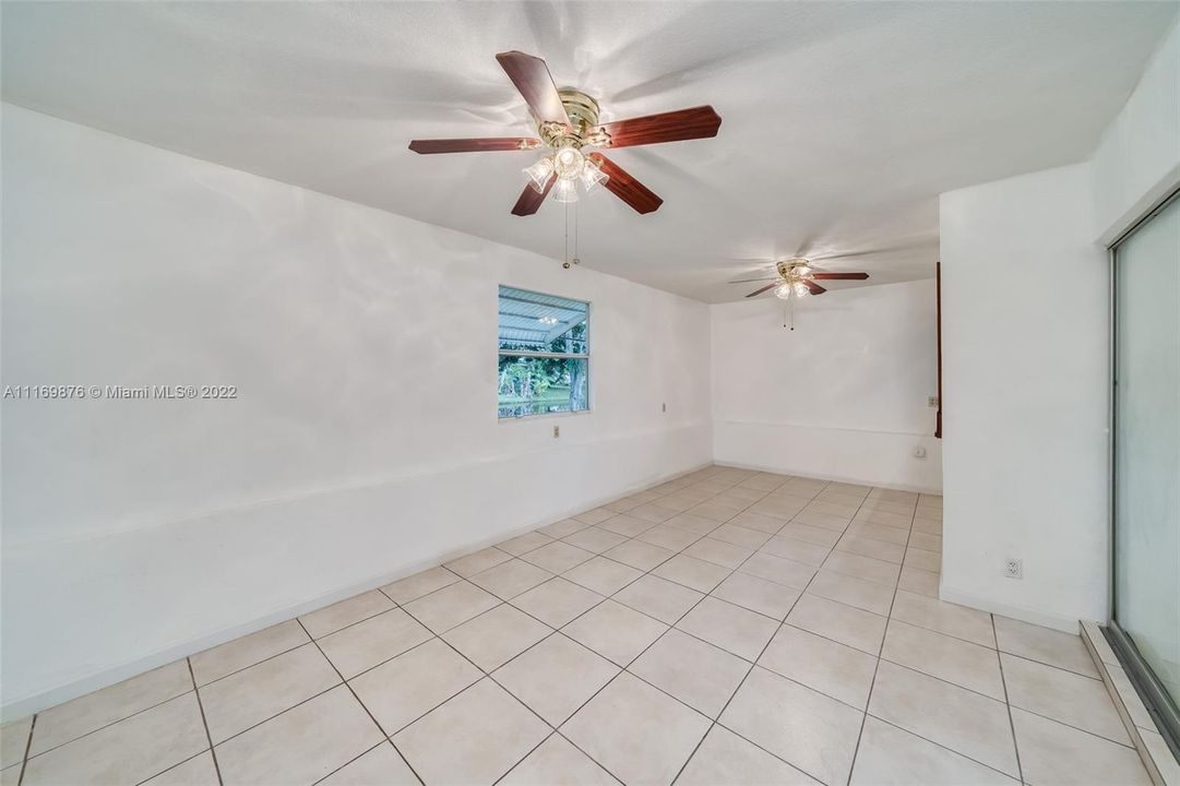 Недавно продано: $370,000 (2 спален, 2 ванн, 1443 Квадратных фут)