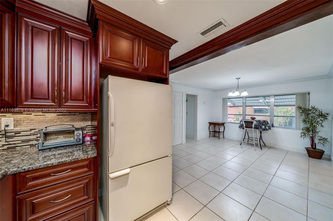 Недавно продано: $370,000 (2 спален, 2 ванн, 1443 Квадратных фут)