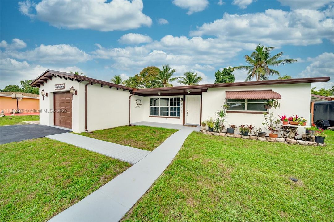 Недавно продано: $370,000 (2 спален, 2 ванн, 1443 Квадратных фут)