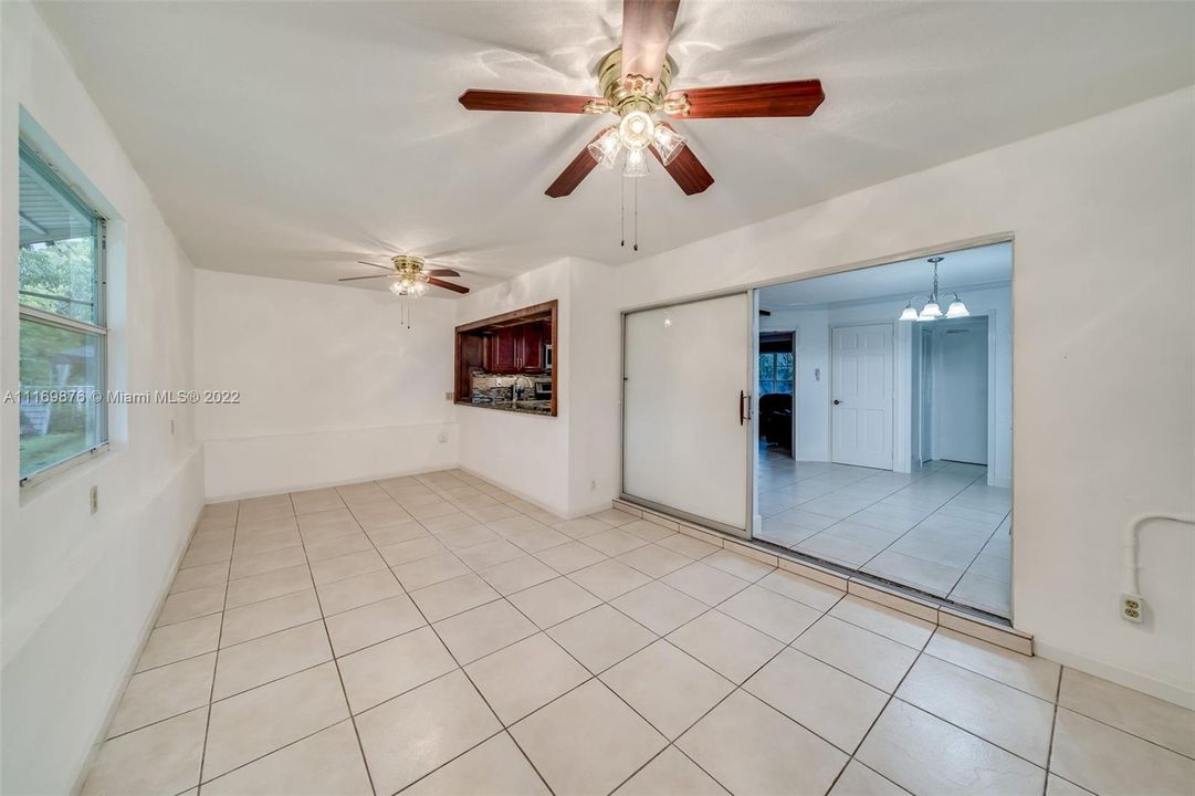 Недавно продано: $370,000 (2 спален, 2 ванн, 1443 Квадратных фут)