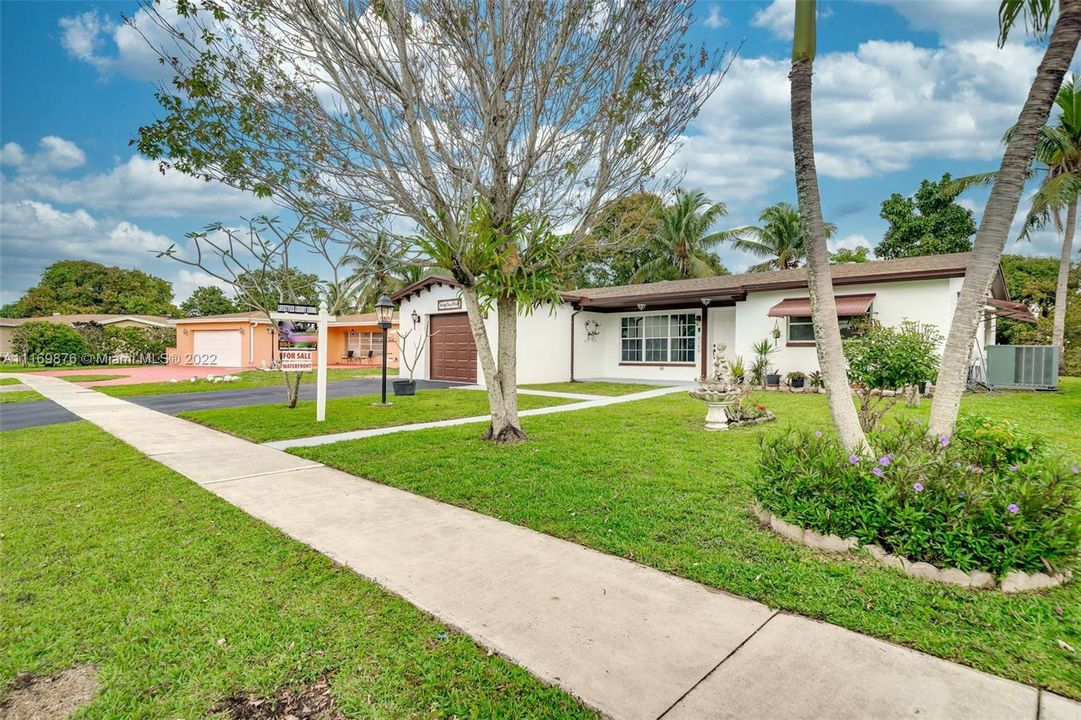 Недавно продано: $370,000 (2 спален, 2 ванн, 1443 Квадратных фут)