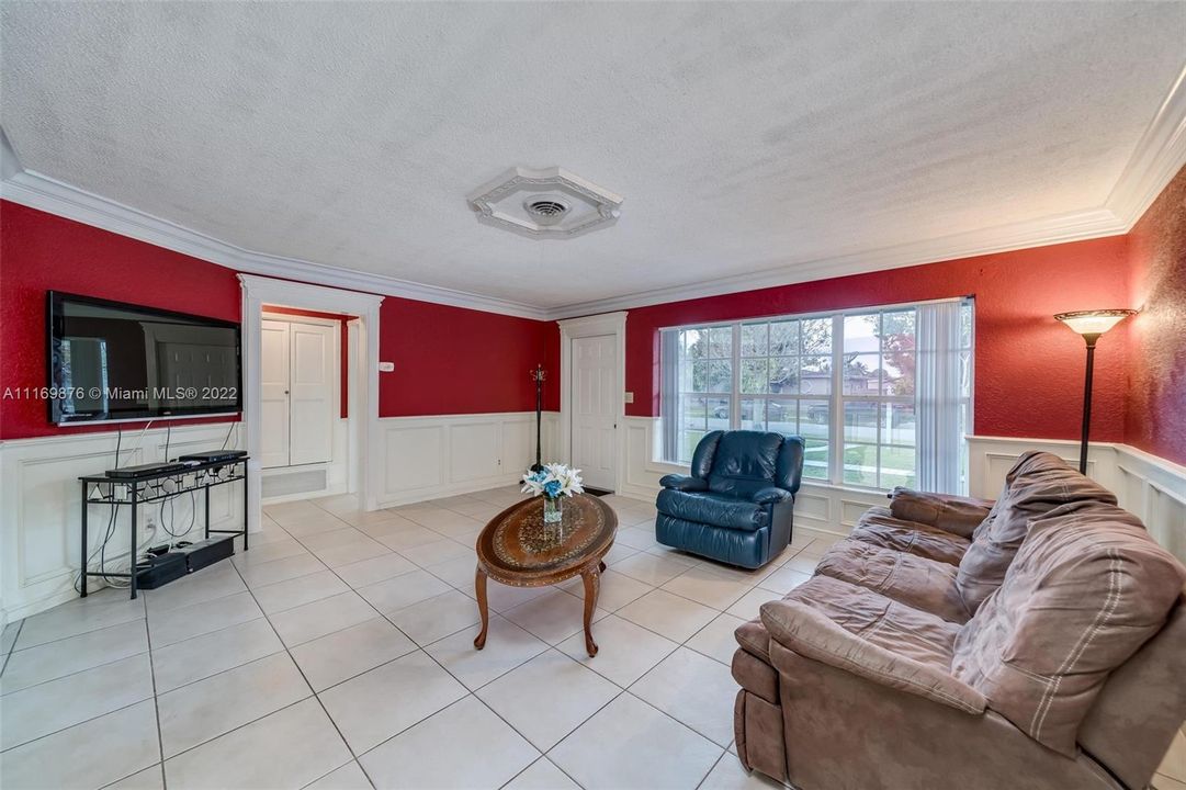 Недавно продано: $370,000 (2 спален, 2 ванн, 1443 Квадратных фут)