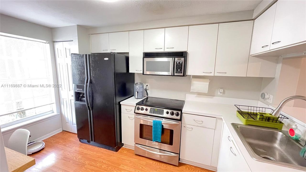 Recently Rented: $2,350 (2 beds, 1 baths, 1110 Square Feet)