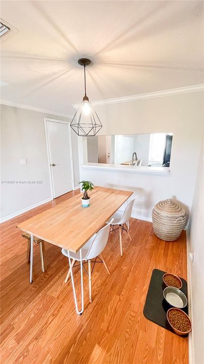 Recently Rented: $2,350 (2 beds, 1 baths, 1110 Square Feet)