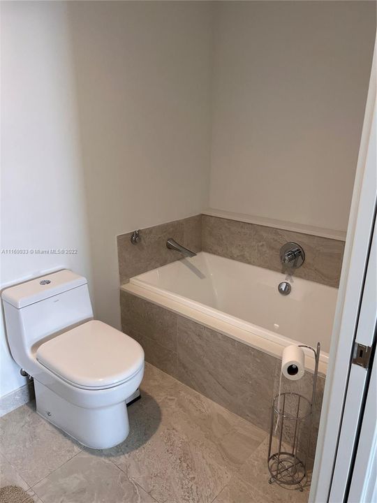 Recently Sold: $549,888 (1 beds, 1 baths, 743 Square Feet)