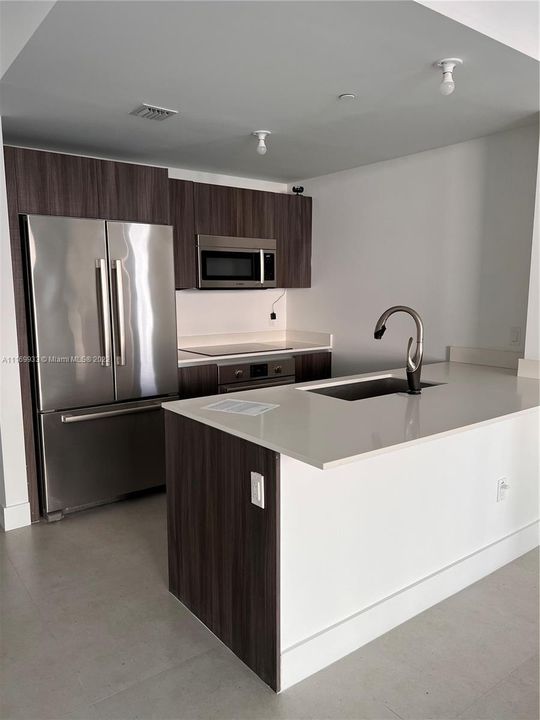 Recently Sold: $549,888 (1 beds, 1 baths, 743 Square Feet)